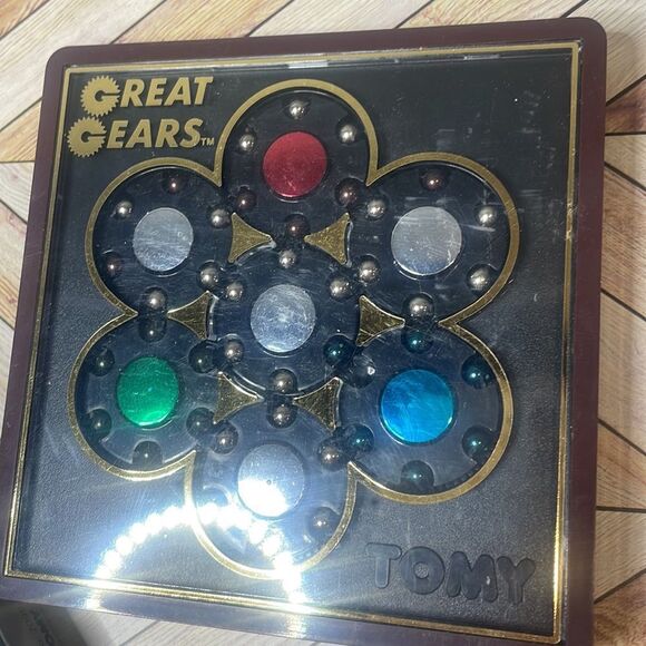 Great Gears Puzzle Game by Tomy - Picture 6 of 12
